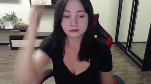 Laralianna online show from October 2025 12:34:02 PM