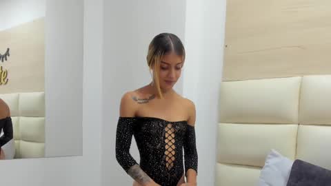 LARA online show from February 2025 07:58:02 PM