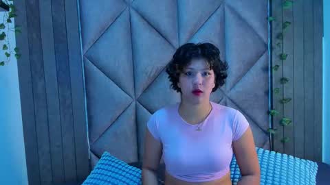 laraspark__ online show from March 2026 11:39:02 AM