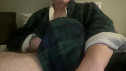 Snapshot of largecockkenny chatting on February 2026 10:06:02 PM HUNG YUNG STR8 online show from February 2026 10:06:02 PM