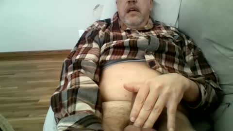 Snapshot of largerthanavg2plz chatting on March 2026 06:45:02 PM Large2PLZ online show from March 2026 06:45:02 PM