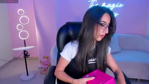 Larisa Smirnov online show from November 2025 03:23:02 AM