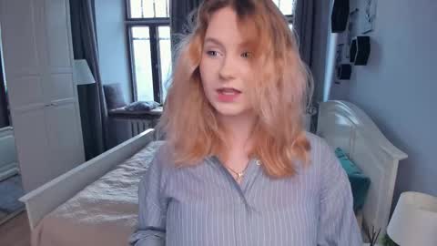 Snapshot of lasky_blesss chatting on October 2025 11:00:01 AM Julia online show from October 2025 11:00:01 AM