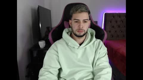 Snapshot of latam_ chatting on December 2024 10:04:02 PM YOUR BABY online show from December 2024 10:04:02 PM