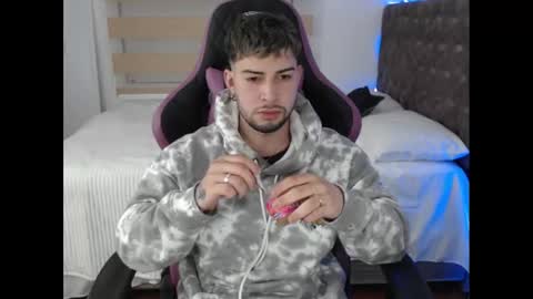 Snapshot of latam_ chatting on January 2025 06:02:01 AM YOUR BABY online show from January 2025 06:02:01 AM