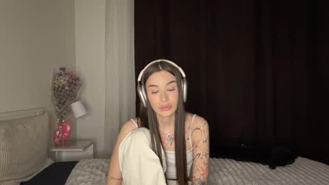 Snapshot of latiaburtenshaw chatting on April 2026 05:32:01 PM Liza online show from April 2026 05:32:01 PM