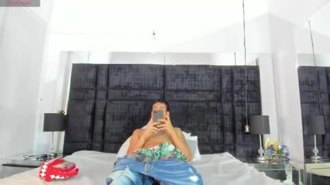 Snapshot of latin_couple20y chatting on May 2026 05:23:02 AM Johana y Santiago online show from May 2026 05:23:02 AM