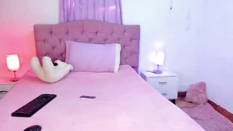 Martina online show from November 2025 07:02:02 PM