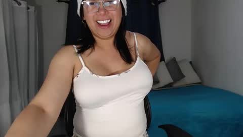 Snapshot of latinaflower_ts chatting on December 2024 03:41:01 AM FLOR SALVAJE online show from December 2024 03:41:01 AM