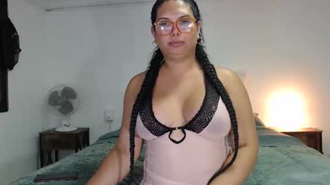 Snapshot of latinaflower_ts chatting on October 2025 12:02:01 AM FLOR SALVAJE online show from October 2025 12:02:01 AM