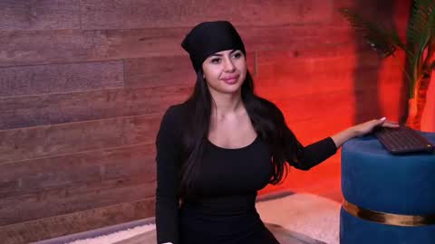 Latina online show from December 2025 05:42:01 PM