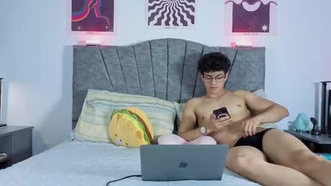 Snapshot of latinguyxl chatting on March 2026 03:36:01 AM Logan online show from March 2026 03:36:01 AM