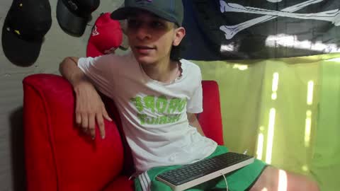 Snapshot of latinskinny_ chatting on June 2026 10:09:02 PM Angel online show from June 2026 10:09:02 PM