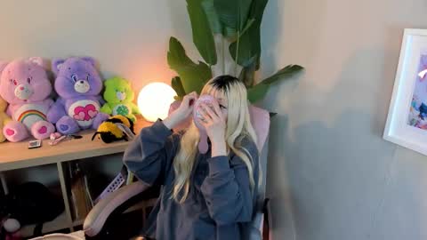 laukyubey1 online show from October 2025 08:46:02 PM