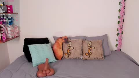 laura1__ online show from November 2025 11:37:02 PM