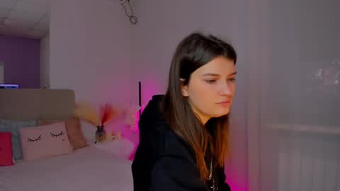 Laura online show from February 2025 06:25:02 AM