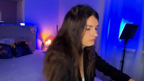 Snapshot of laura__leee chatting on June 2026 05:05:01 AM Laura online show from June 2026 05:05:01 AM