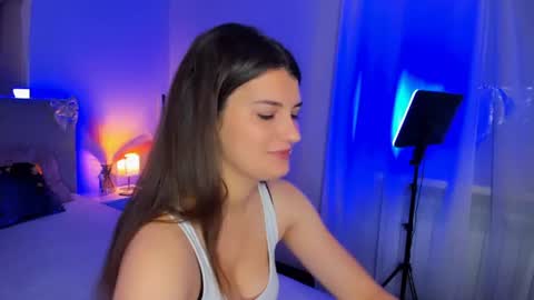 Snapshot of laura__leee chatting on June 2026 04:58:01 AM Laura online show from June 2026 04:58:01 AM