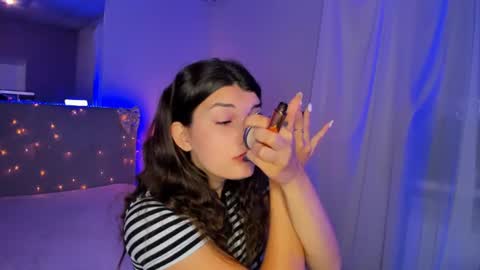 Snapshot of laura__leee chatting on June 2026 05:01:01 AM Laura online show from June 2026 05:01:01 AM