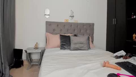   online show from November 2025 02:19:02 PM