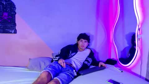 Snapshot of laura_and_kevin chatting on October 2025 01:53:01 PM laura_and_kevin online show from October 2025 01:53:01 PM