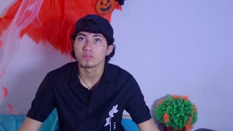 Snapshot of laura_and_kevin chatting on October 2025 02:18:02 PM laura_and_kevin online show from October 2025 02:18:02 PM