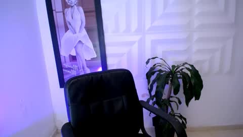 LAURA online show from November 2025 02:06:02 PM