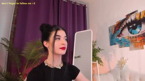Snapshot of laura_coy chatting on June 2026 12:32:02 AM Laura online show from June 2026 12:32:02 AM