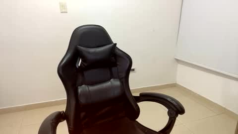 laura online show from October 2025 11:27:01 PM