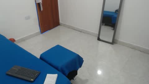 laura_foxx2379 online show from January 2026 09:50:02 PM