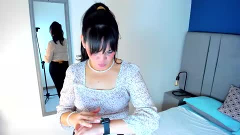 laura hotties online show from November 2025 01:23:01 PM