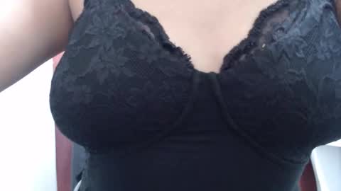  Laura  online show from September 2025 04:56:01 PM