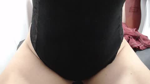  Laura  online show from November 2025 03:25:02 PM