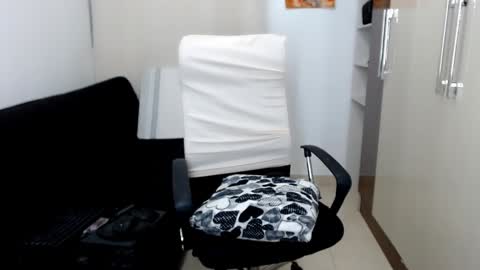 Laura online show from February 2025 04:14:01 AM