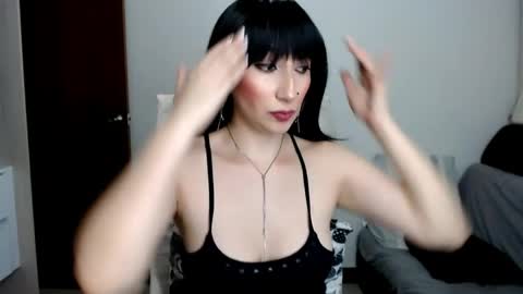 Laura online show from April 2026 01:11:01 AM