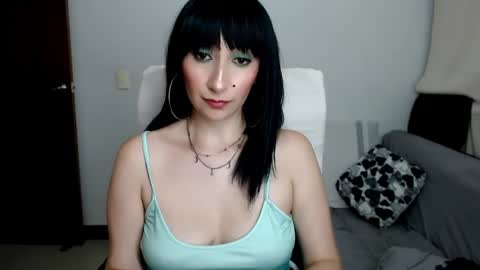 Snapshot of laura_pervert_ chatting on April 2026 01:42:02 AM Laura online show from April 2026 01:42:02 AM