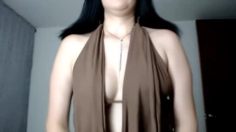 Snapshot of laura_pervert_ chatting on May 2026 12:41:01 AM Laura online show from May 2026 12:41:01 AM