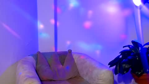 Snapshot of laura_pink01 chatting on February 2025 12:20:02 AM laura_pink01 online show from February 2025 12:20:02 AM