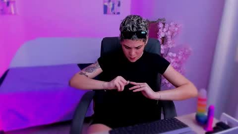 Laura Rose online show from November 2025 05:15:02 PM