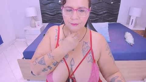 Snapshot of laura_riley chatting on January 2026 12:10:02 PM Laura online show from January 2026 12:10:02 PM