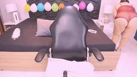 Snapshot of laura_riley chatting on January 2026 11:58:01 AM Laura online show from January 2026 11:58:01 AM