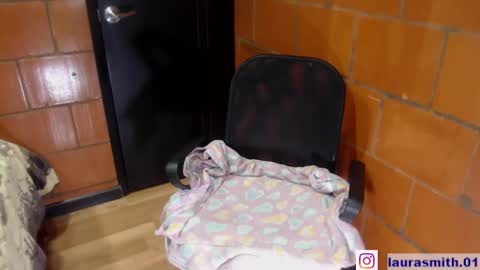 Snapshot of laura_smith0 chatting on March 2025 07:01:02 PM Laura  independent model Next show Monday 2th December online show from March 2025 07:01:02 PM
