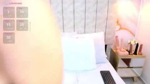 Laura Smith online show from September 2025 11:04:02 PM