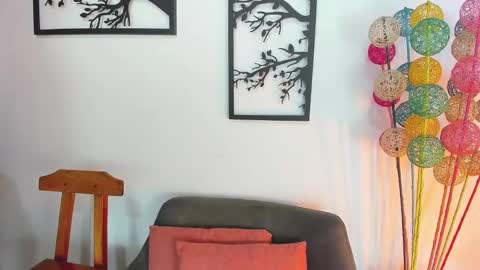 LAURA SOE online show from February 2025 12:55:01 PM