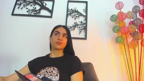 LAURA SOE online show from February 2025 02:37:01 PM