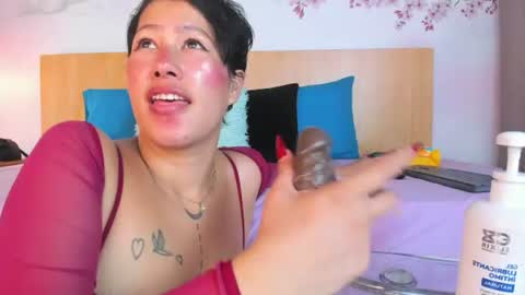 Snapshot of laura_torress chatting on July 2026 03:23:01 AM Laura online show from July 2026 03:23:01 AM