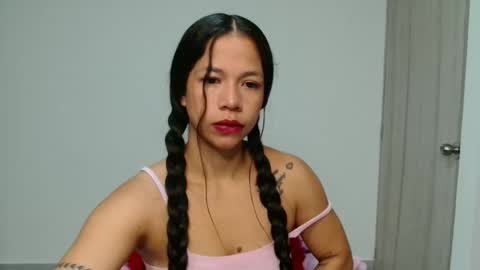 lauracb          online show from November 2025 07:19:01 AM