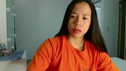 lauracb          online show from March 2026 03:17:01 PM
