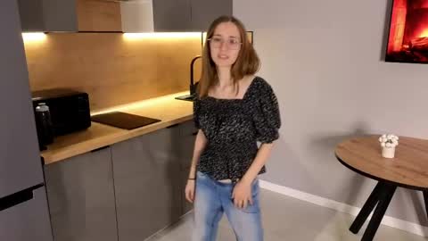 Snapshot of lauracollins__ chatting on May 2026 02:55:02 PM May online show from May 2026 02:55:02 PM