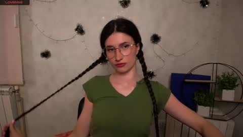 Snapshot of lauradre_ chatting on April 2026 08:02:02 AM Laura online show from April 2026 08:02:02 AM
